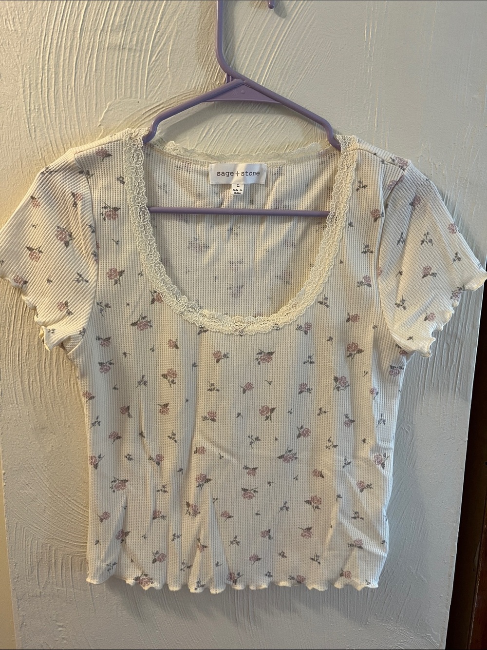 sage + stone Floral Lace-Trim Scoop Tee in Cream with Pink Rose Print
